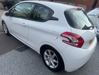 Used Peugeot 208 2013 for sale - 79693469: Photo