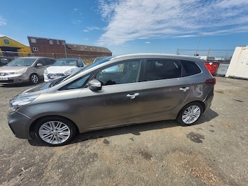 Used Kia Carens 2018 for sale - 79320910: Photo