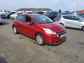Used Peugeot 208 2015 for sale - 77272672: Photo