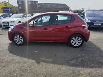 Used Peugeot 208 2015 for sale - 77272672: Photo