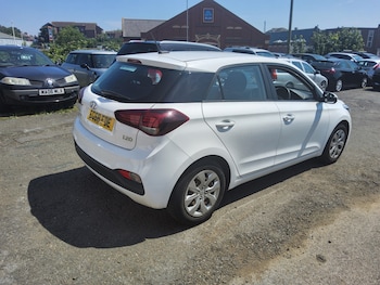 Used Hyundai i20 2019 for sale - 77272618: Photo