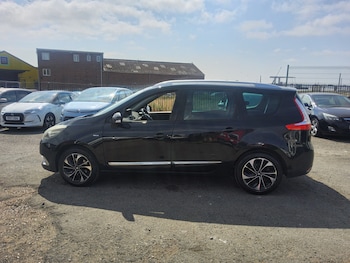 Used Renault Grand Scenic 2015 for sale - 79232073: Photo
