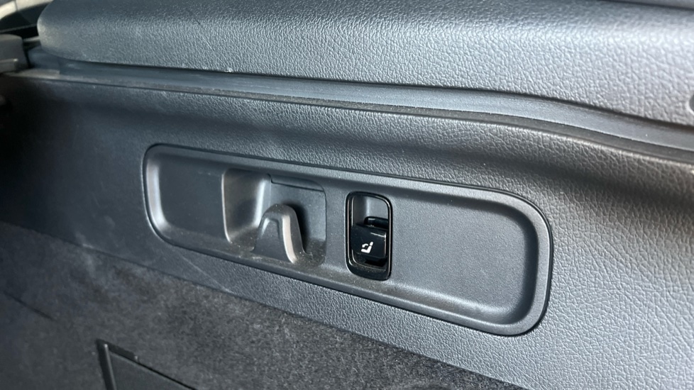 Used Mercedes-Benz GLC 2024 for sale - 76874369: Photo 56