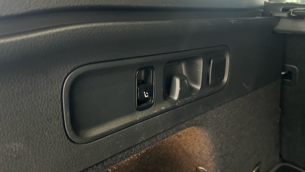 Used Mercedes-Benz GLC 2024 for sale - 76874369: Photo 57