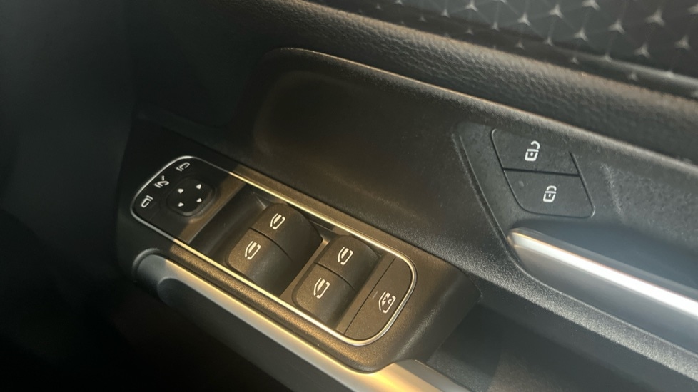 Used Mercedes-Benz GLB 2025 for sale - 76261614: Photo 35