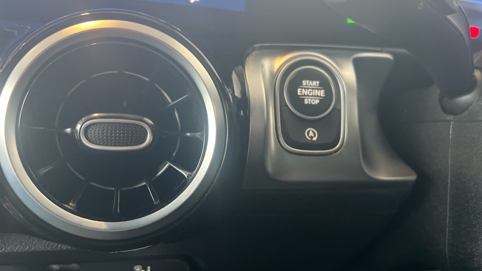 Used Mercedes-Benz GLB 2025 for sale - 76261614: Photo 40