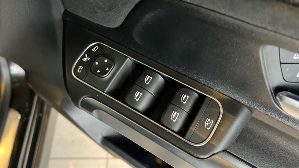 Used Mercedes-Benz GLB 2024 for sale - 76841900: Photo 37