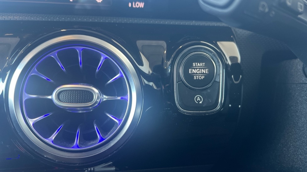 Used Mercedes-Benz A-Class 2018 for sale - 76528899: Photo 40