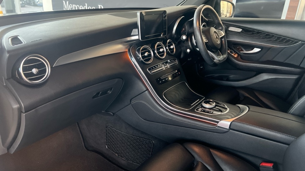 Used Mercedes-Benz GLC 2019 for sale - 76652697: Photo 11