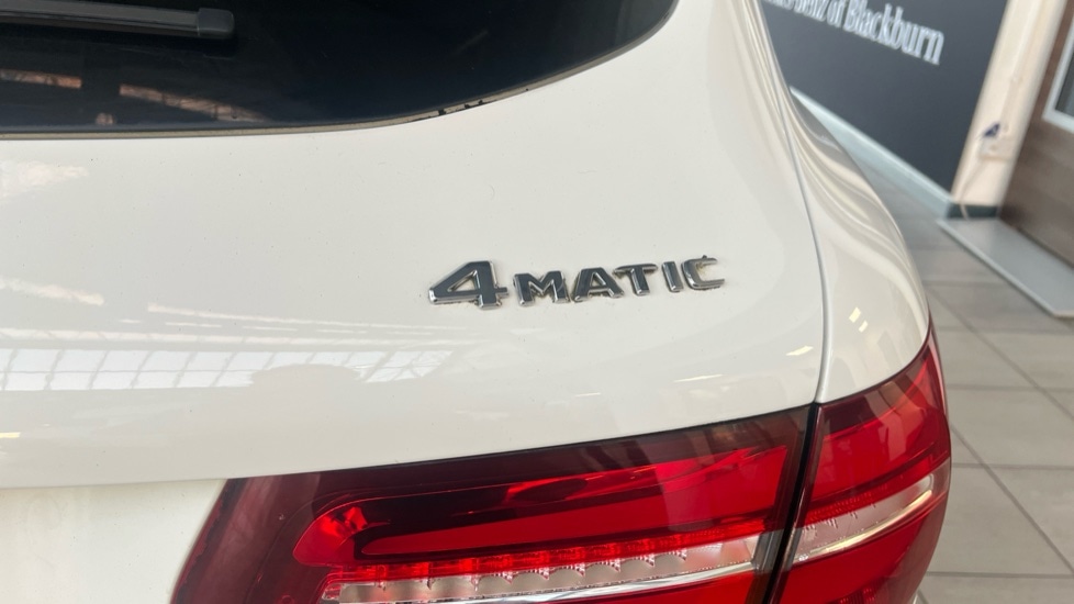 Used Mercedes-Benz GLC 2019 for sale - 76652697: Photo 30