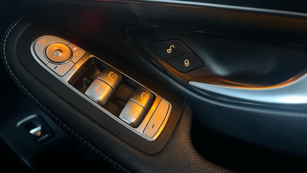 Used Mercedes-Benz GLC 2019 for sale - 76652697: Photo 37