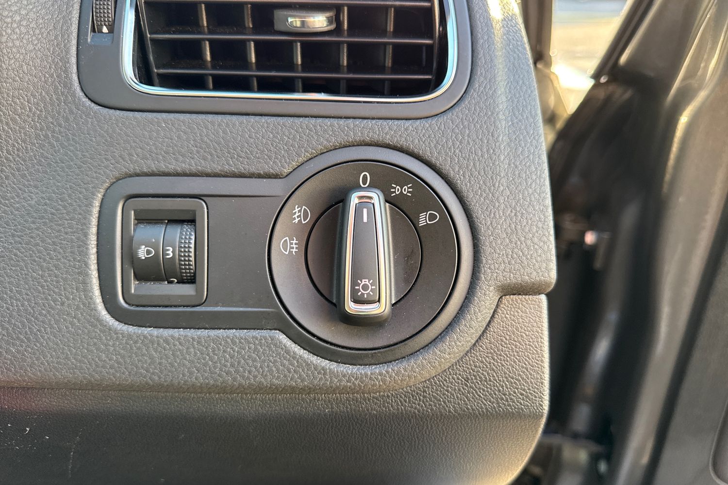 Used Volkswagen Polo 2016 for sale - 76610904: Photo 35