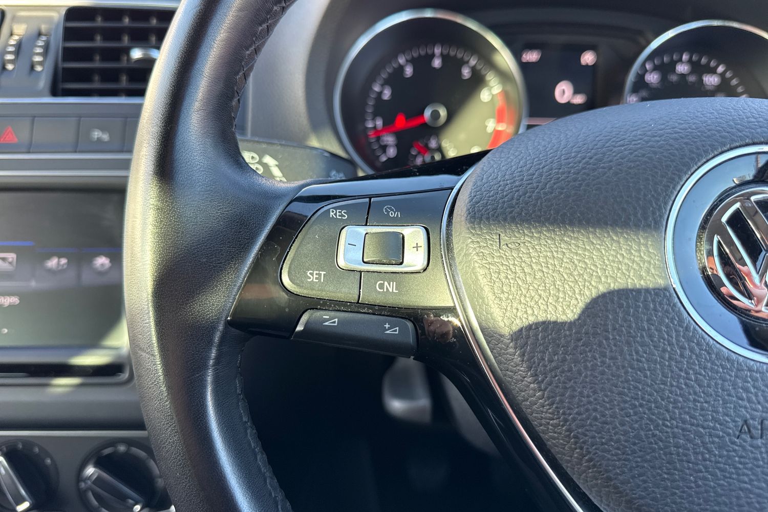 Used Volkswagen Polo 2016 for sale - 76610904: Photo 39