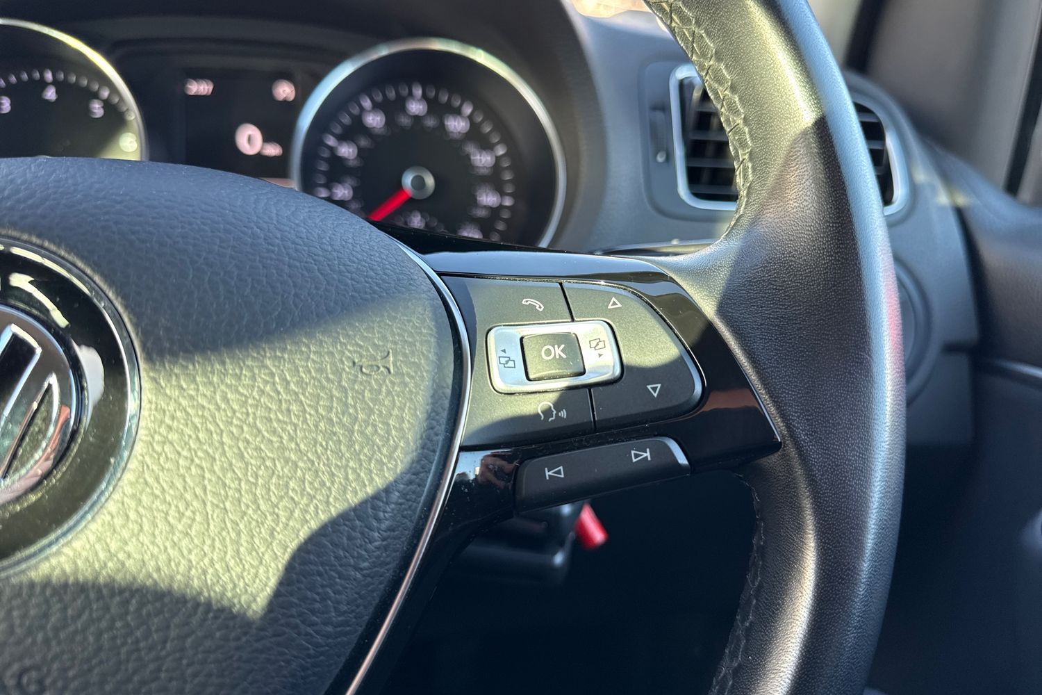 Used Volkswagen Polo 2016 for sale - 76610904: Photo 40