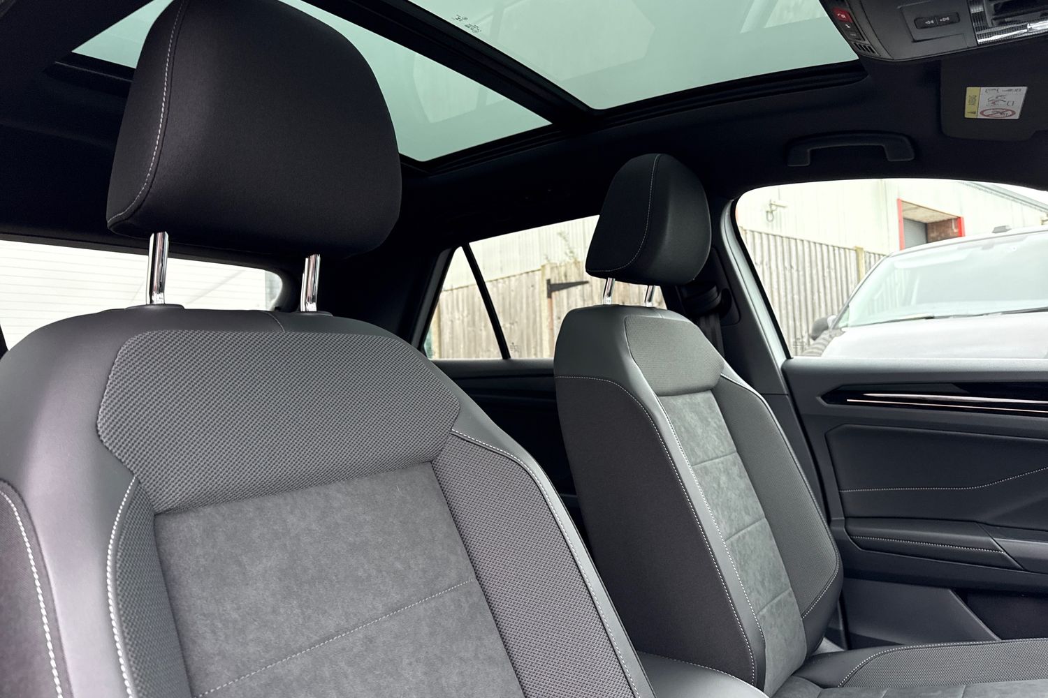 Used Volkswagen T-Roc 2025 for sale - 77044312: Photo 23