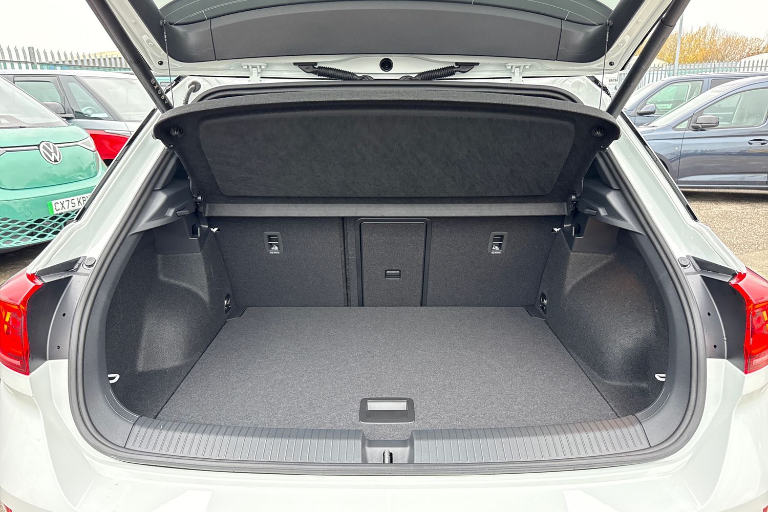 Used Volkswagen T-Roc 2025 for sale - 77044312: Photo 6