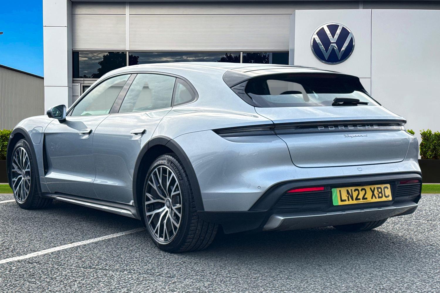 Used Porsche Taycan 2022 for sale - 77773987: Photo 2