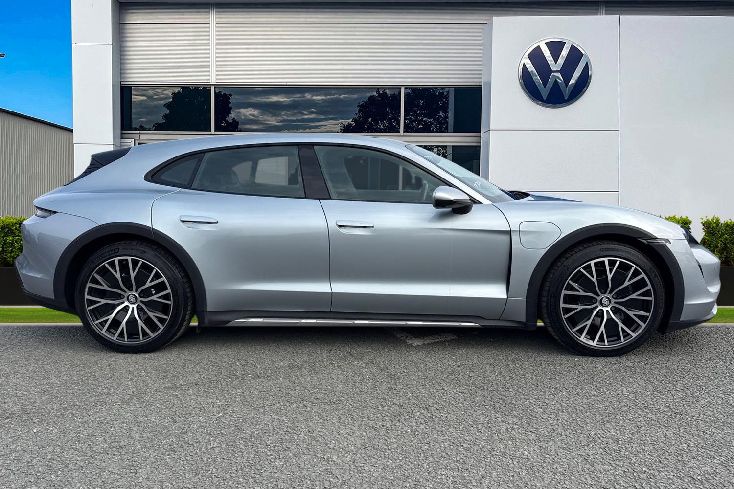 Used Porsche Taycan 2022 for sale - 77773987: Photo 3