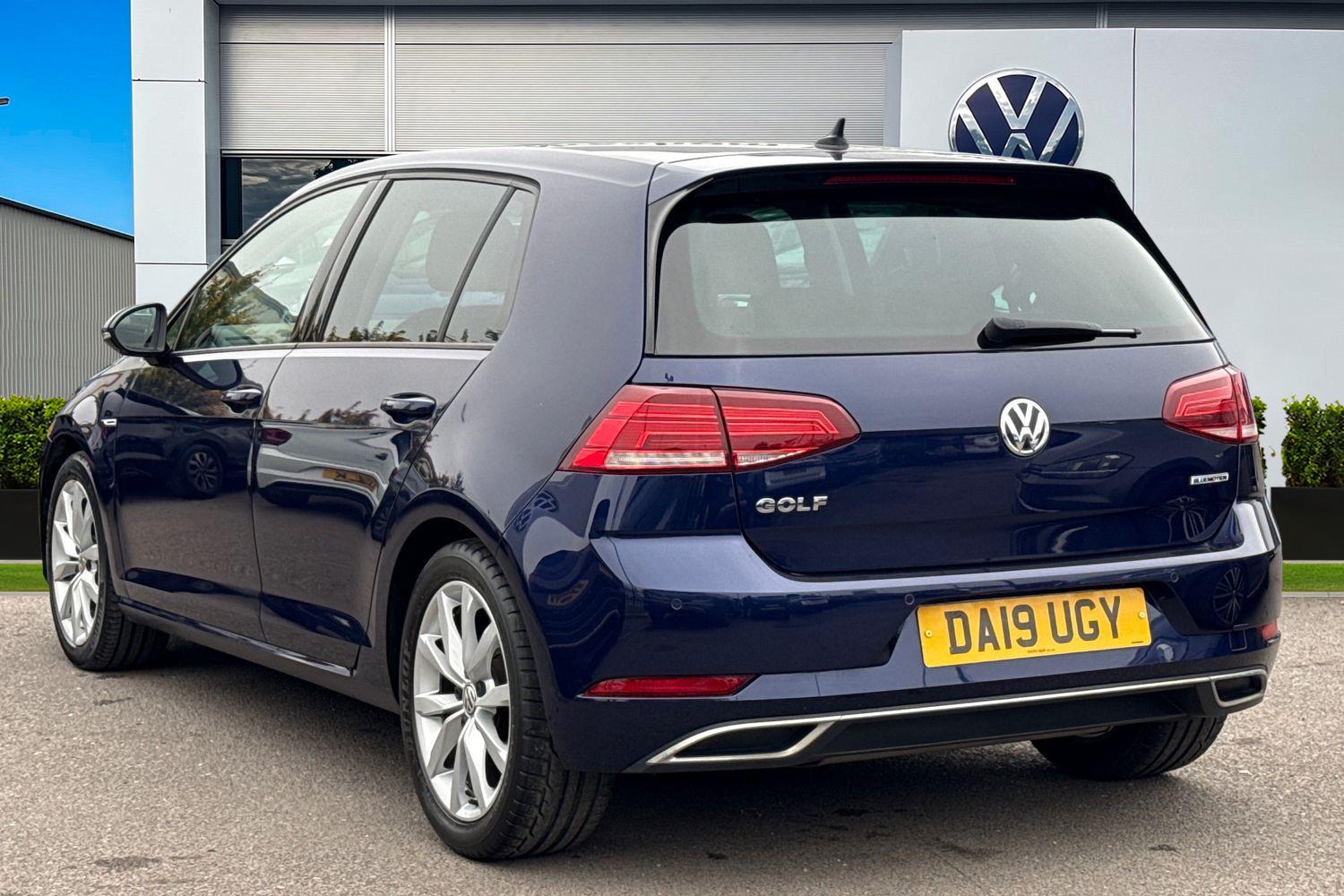 Used Volkswagen Golf 2019 for sale - 76274702: Photo 2