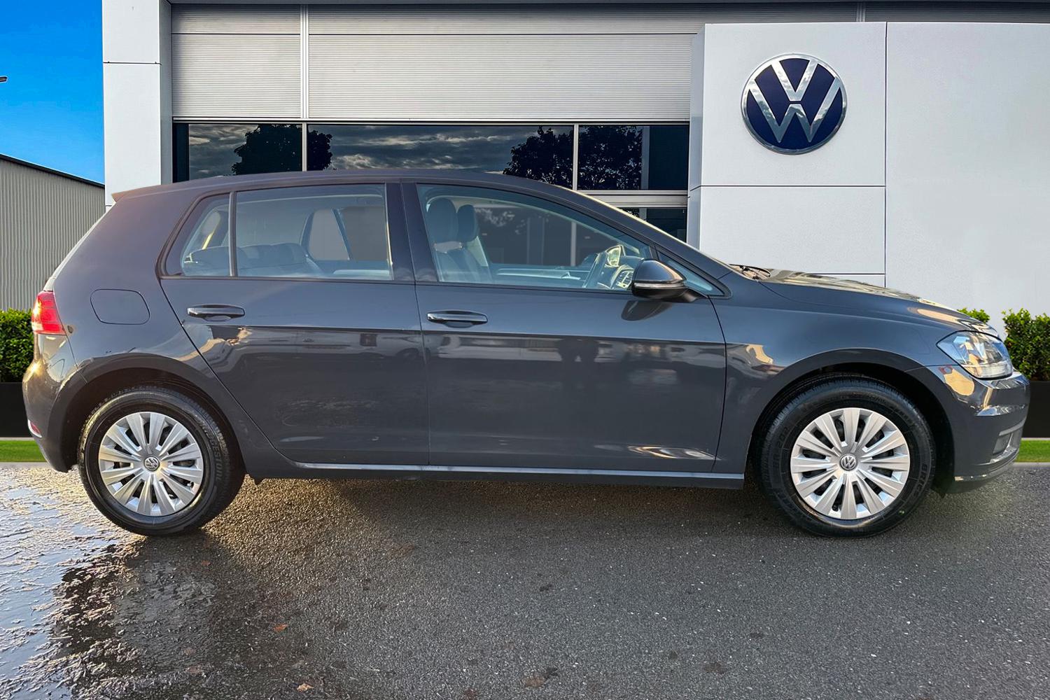 Used Volkswagen Golf 2017 for sale - 76968025: Photo 3