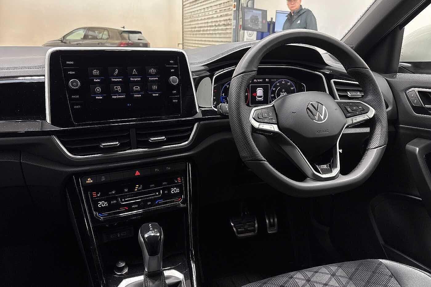 Used Volkswagen T-Roc 2025 for sale - 77262511: Photo 2