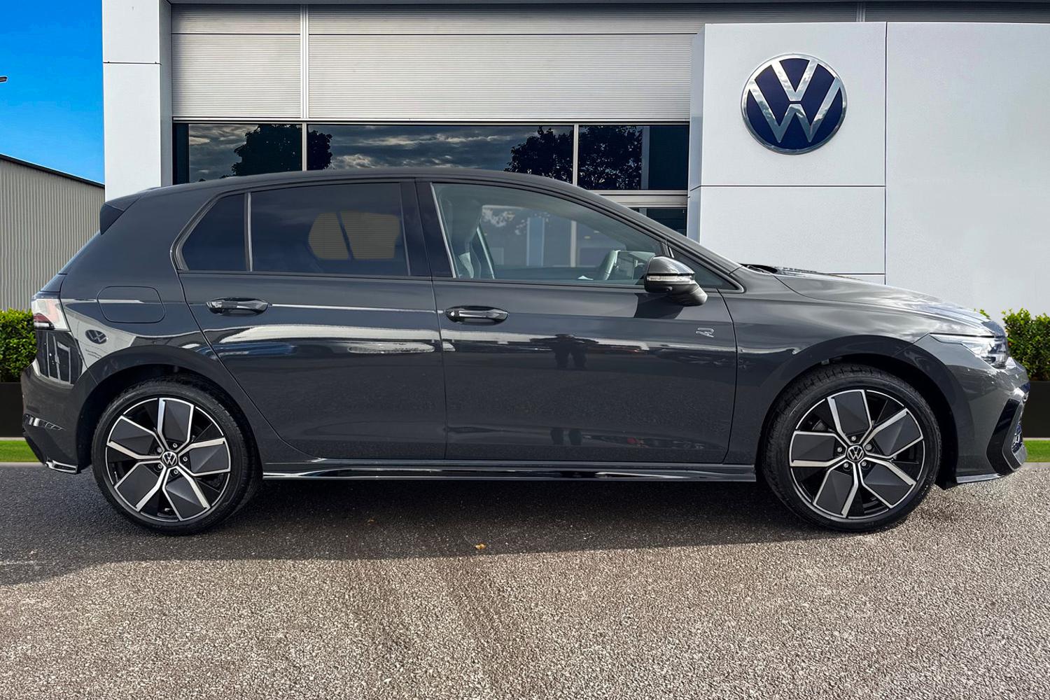 Used Volkswagen Golf 2025 for sale - 76405920: Photo 3