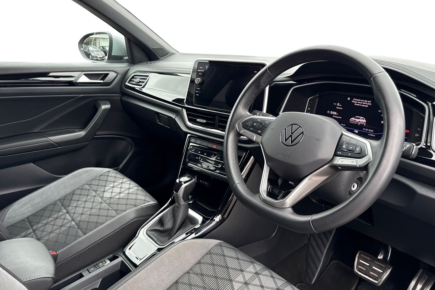 Used Volkswagen T-Roc 2024 for sale - 76836369: Photo 14