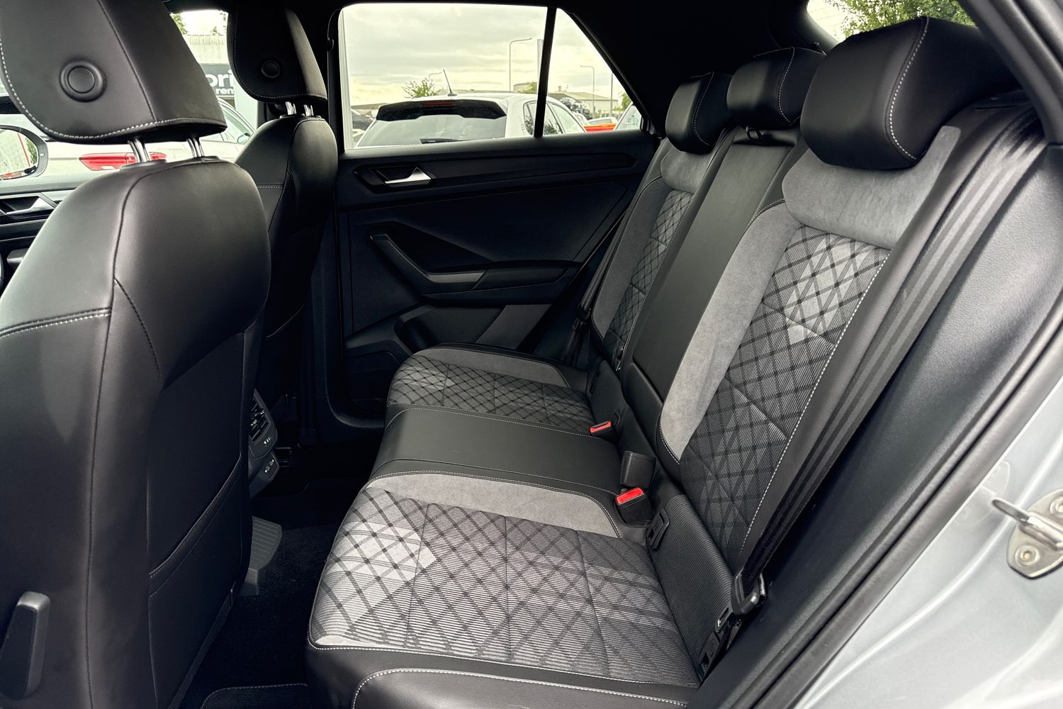 Used Volkswagen T-Roc 2024 for sale - 76836369: Photo 34