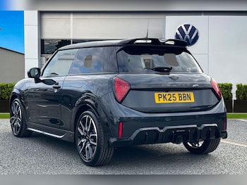 Used MINI Cooper 2025 for sale - 76311056: Photo 2