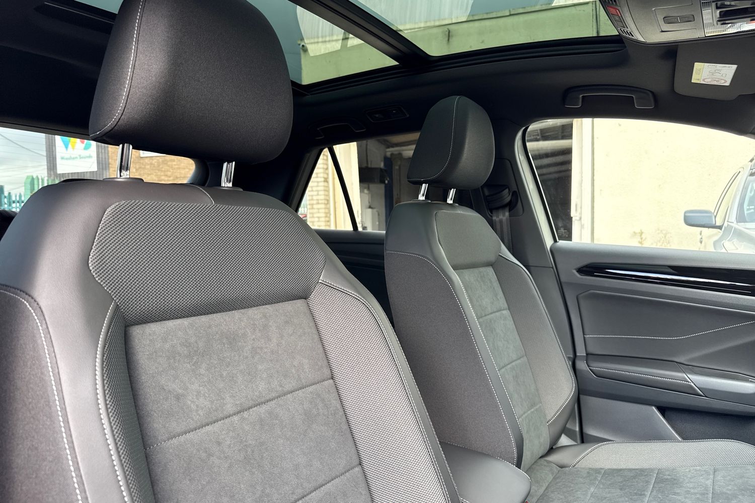 Used Volkswagen T-Roc 2025 for sale - 75970681: Photo 23