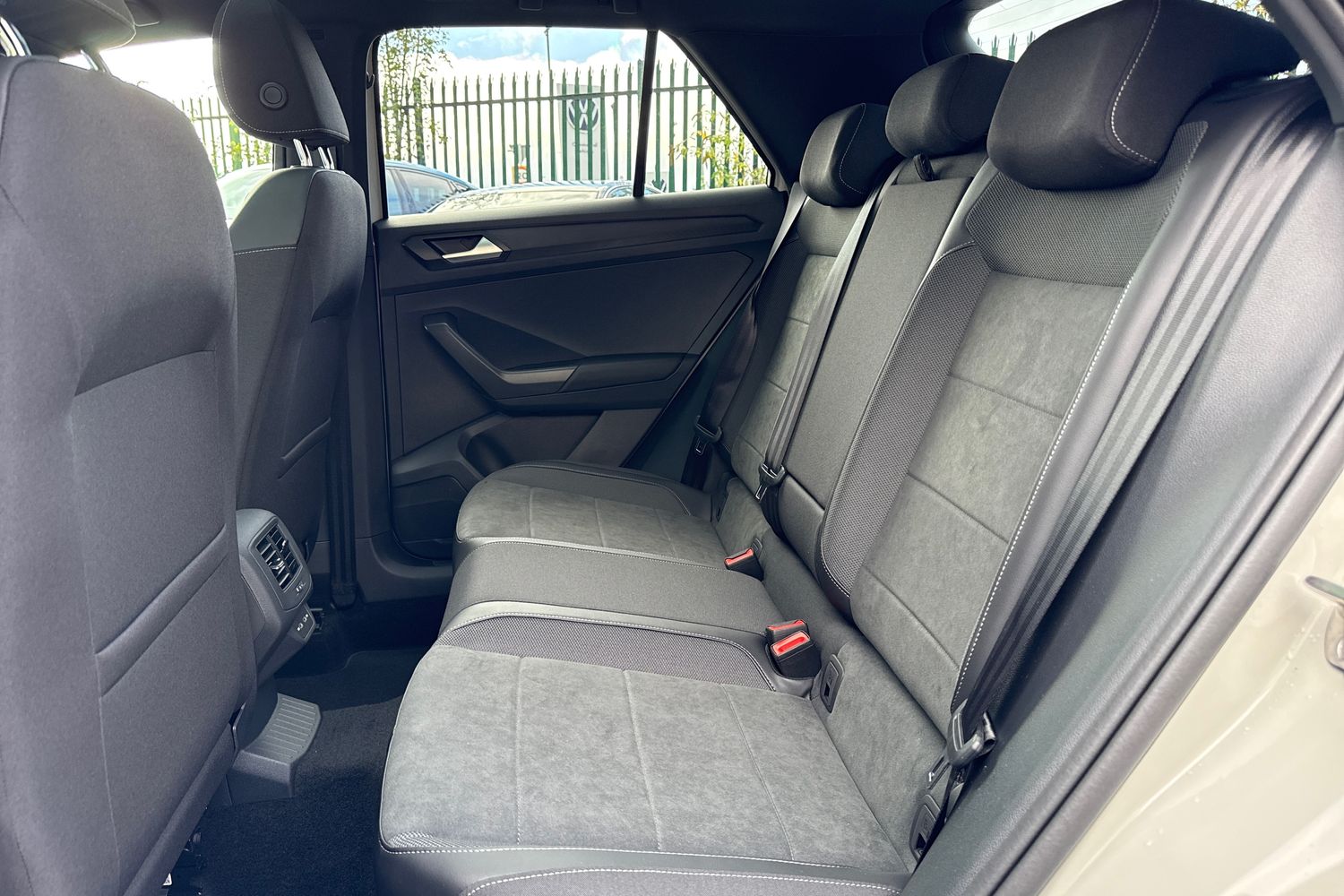 Used Volkswagen T-Roc 2025 for sale - 75970681: Photo 33