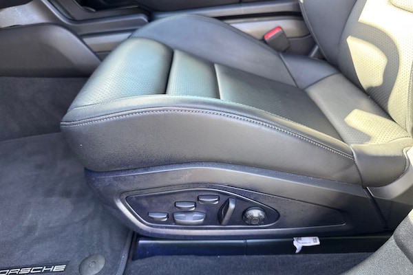 Used Porsche Taycan 2022 for sale - 76102133: Photo 39