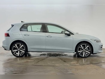 Used Volkswagen Golf 2025 for sale - 77199501: Photo