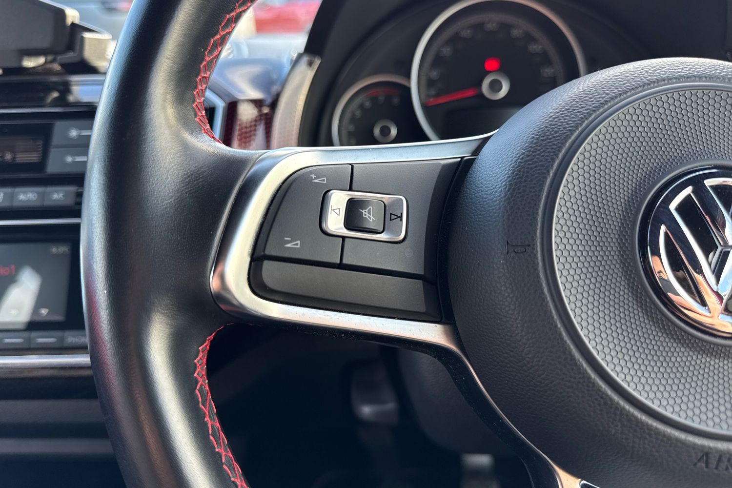 Used Volkswagen up! 2018 for sale - 77577613: Photo 42