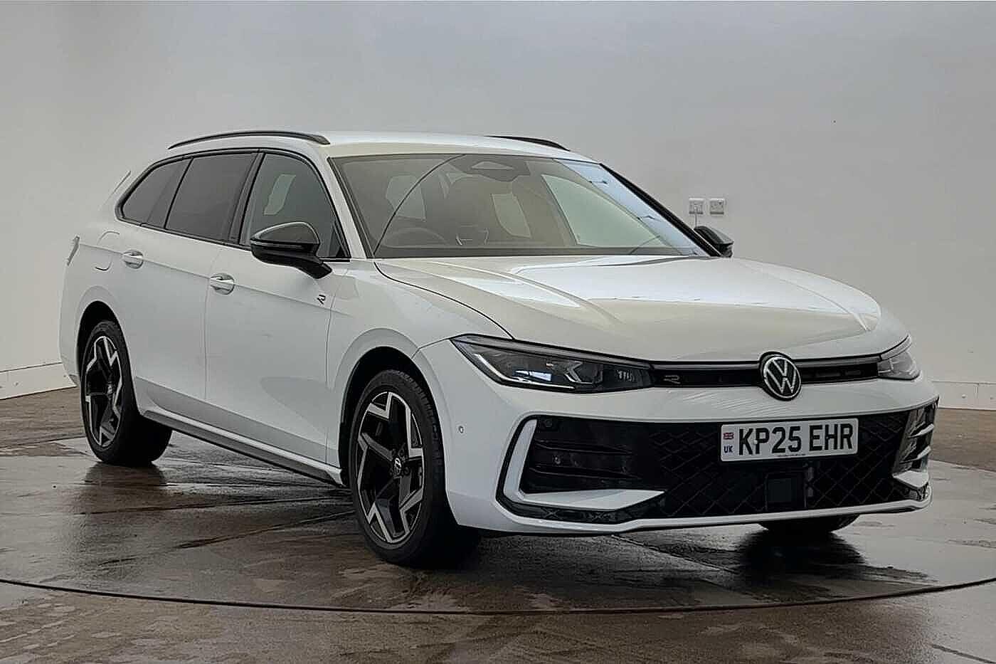 Used Volkswagen Passat 2025 for sale - 76884009: Photo 1