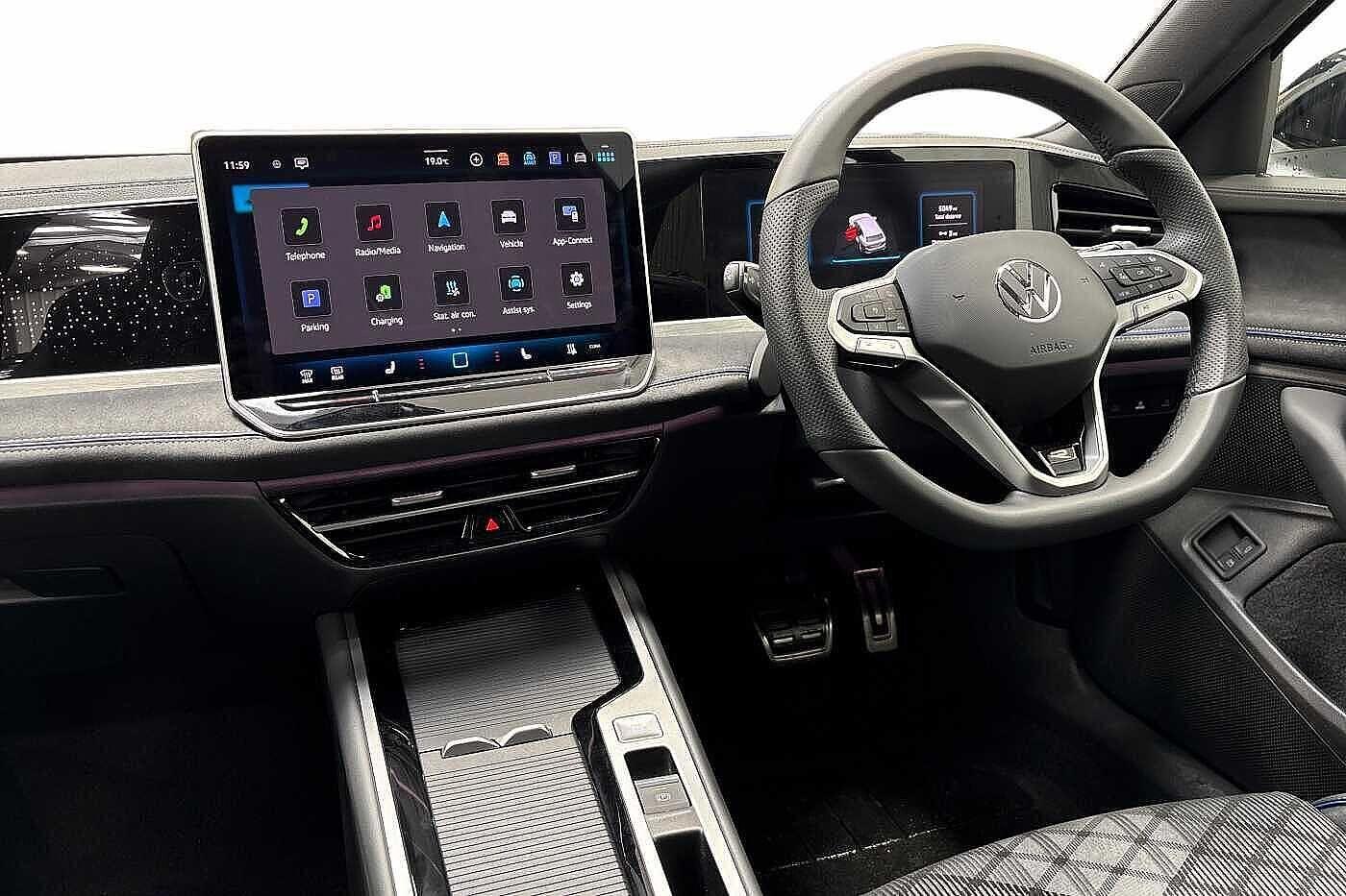 Used Volkswagen Passat 2025 for sale - 76884009: Photo 2