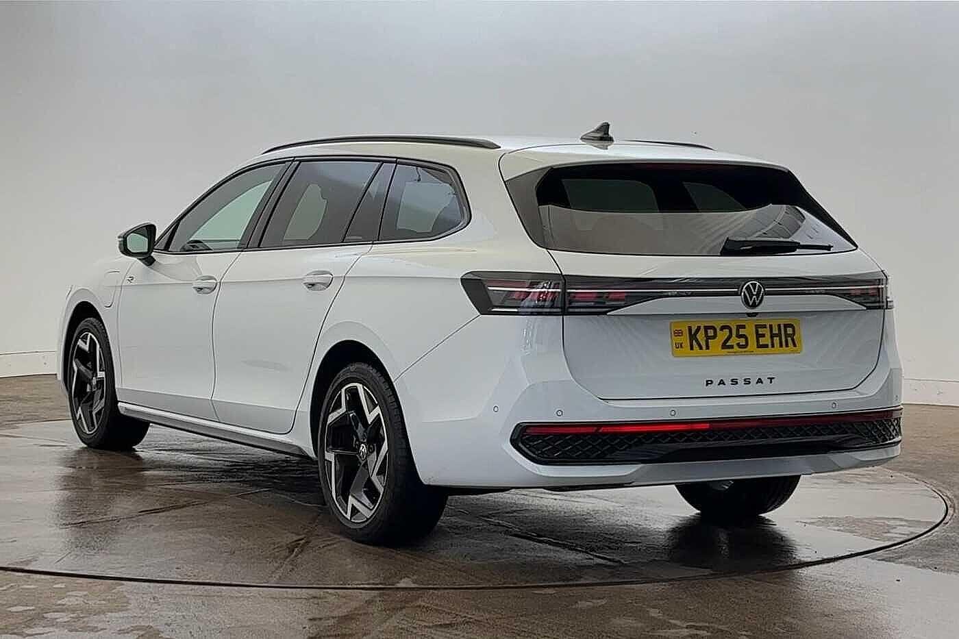 Used Volkswagen Passat 2025 for sale - 76884009: Photo 3