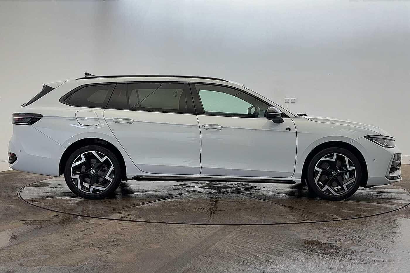 Used Volkswagen Passat 2025 for sale - 76884009: Photo 4