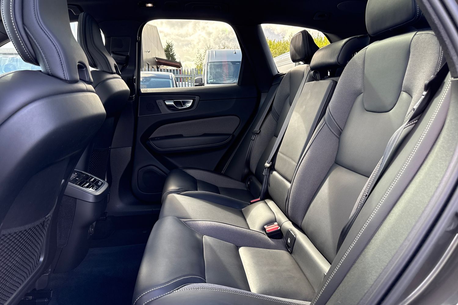 Used Volvo XC60 2022 for sale - 76435909: Photo 35