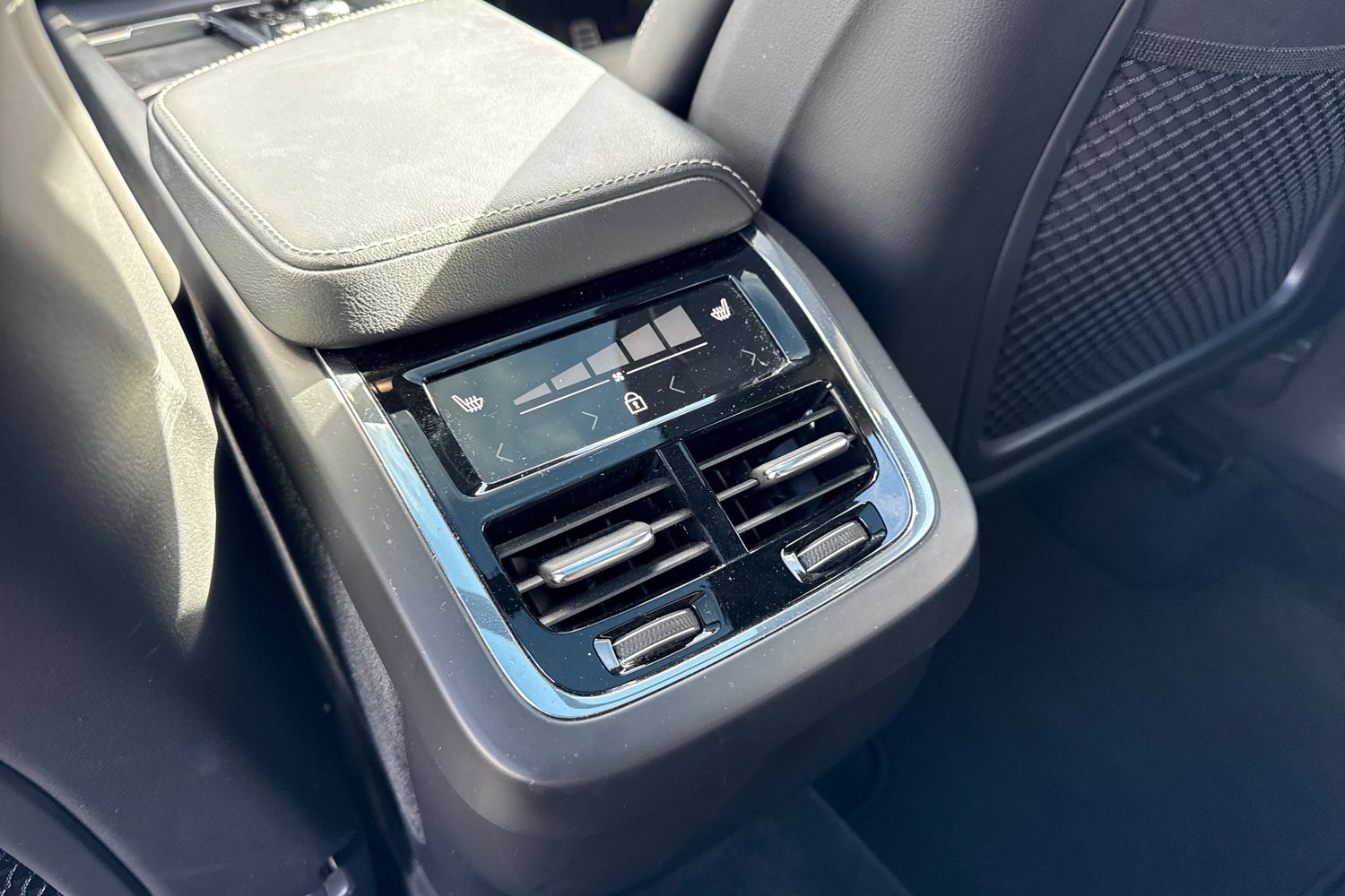 Used Volvo XC60 2022 for sale - 76435909: Photo 37