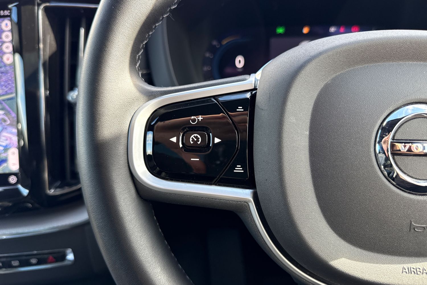 Used Volvo XC60 2022 for sale - 76435909: Photo 49