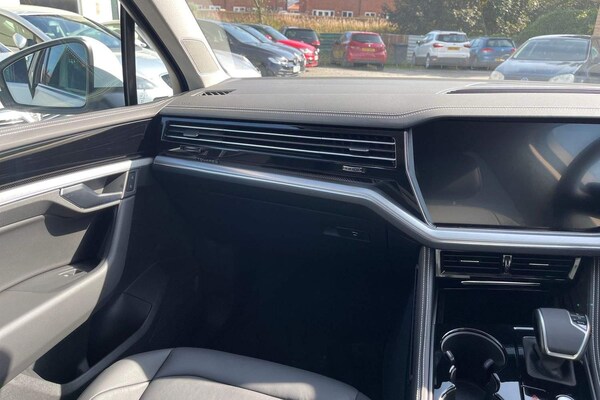 Used Volkswagen Touareg 2024 for sale - 72285142: Photo 14