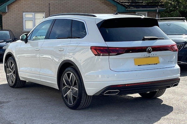Used Volkswagen Touareg 2024 for sale - 72285142: Photo 2