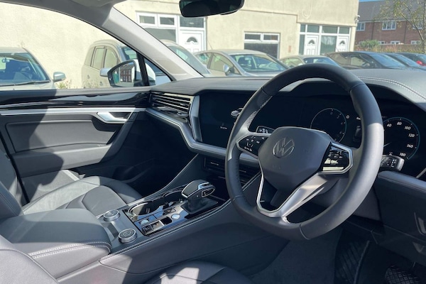 Used Volkswagen Touareg 2024 for sale - 72285142: Photo 7