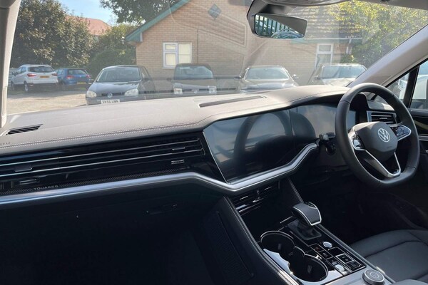 Used Volkswagen Touareg 2024 for sale - 72285142: Photo 8