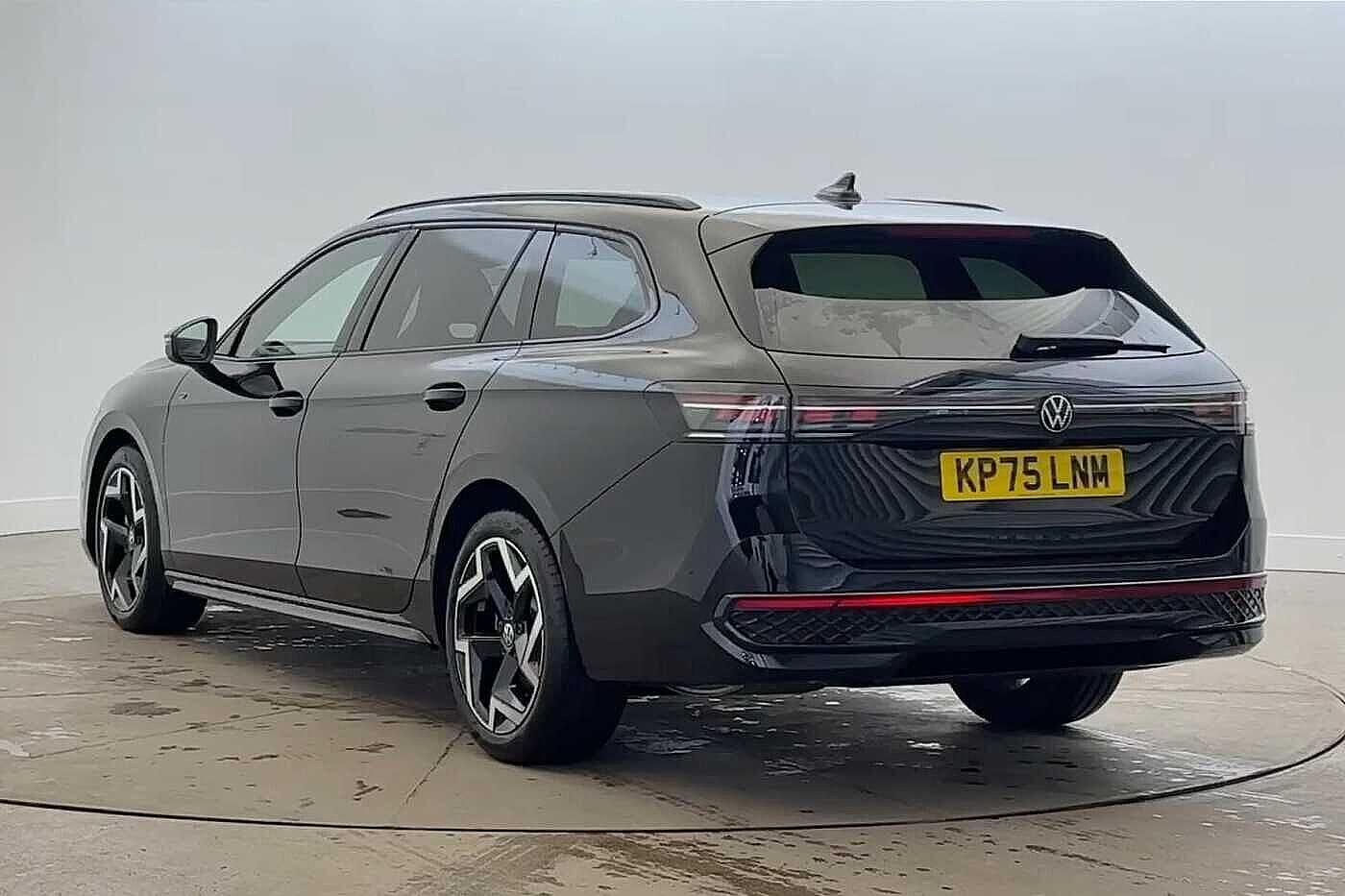 Used Volkswagen Passat 2025 for sale - 77348480: Photo 3