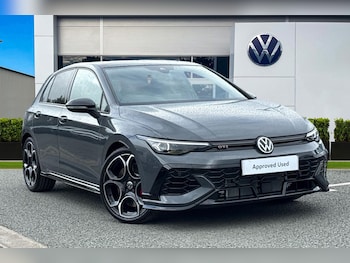 2025 - 2.0 TSI 300 GTI Clubsport DSG Leather, sunroof, DCC, Black Pack, &#039;Akr 5-Door