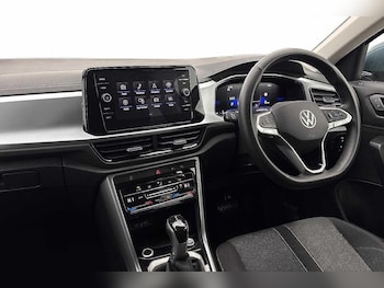 Used Volkswagen T-Roc 2025 for sale - 77666337: Photo