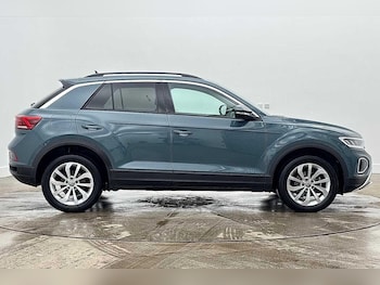 Used Volkswagen T-Roc 2025 for sale - 77666337: Photo