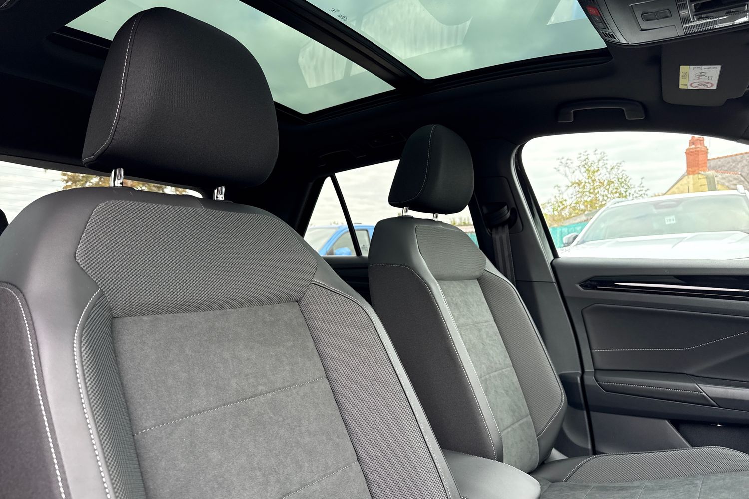 Used Volkswagen T-Roc 2025 for sale - 76300380: Photo 23